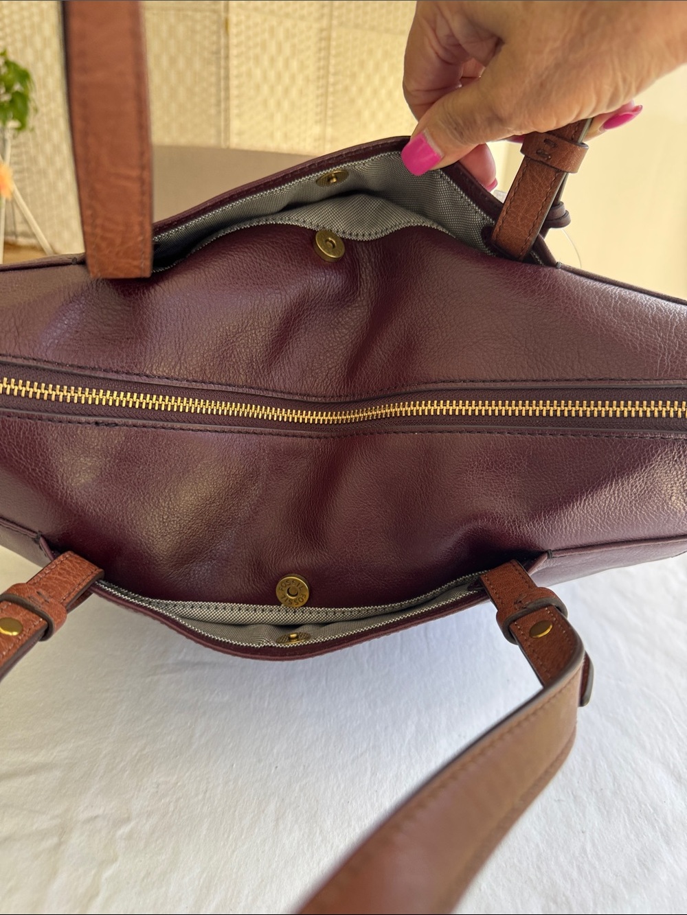 Fossil Rachel Leather Tote Bag in Deep Burgundy with Tan Straps - Picture 4 of 7